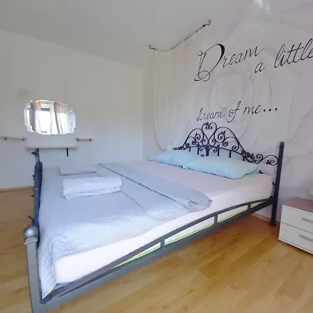 Melita Daire Valbandon