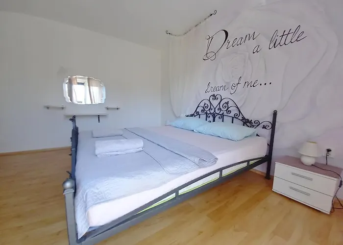 Melita Daire Valbandon